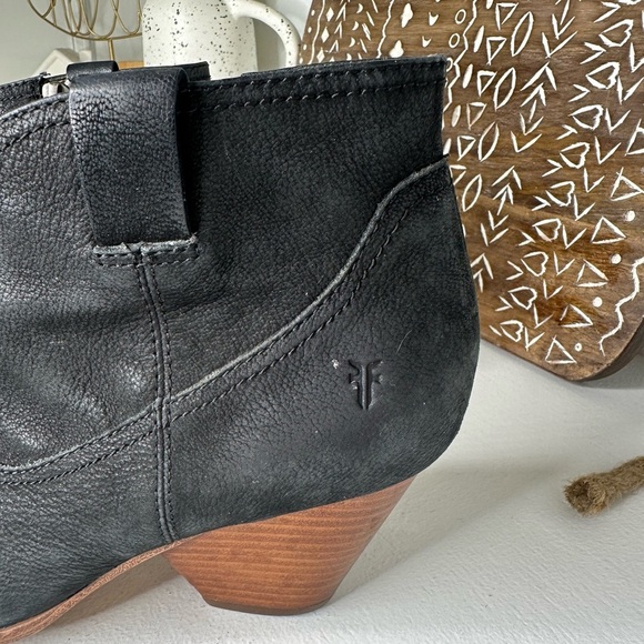 Frye Black Reina Leather Western Ankle Booties - Size 7.5M - Picture 2 of 10